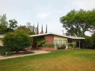 1838 Bundy Dr, Fresno, CA 93727-6201