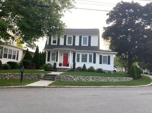20 Crest Ave, Lincoln, RI 02865-3007