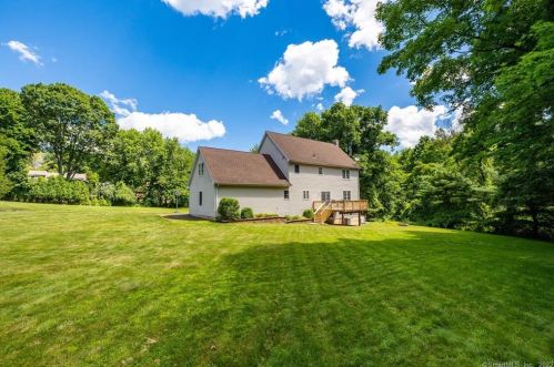 46 Chestnut Ln, East Berlin, CT 06023-1100