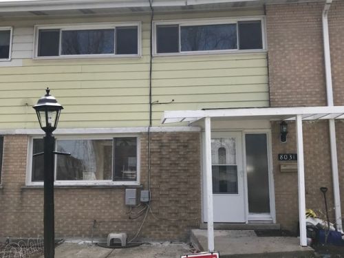 8031 Lyons St, Niles, IL 60714-1331