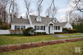 25 Overbrook Ln, Tokeneke, CT 06820-2819