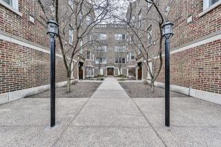 1049 Glenlake Ave, Chicago, IL 60660-3074
