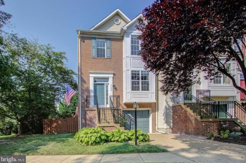 9008 Falcon Glen Ct, Bristow, VA 20136-1736