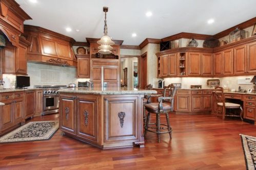 868 Middle Fork Trl, Suwanee, GA 30024-1710