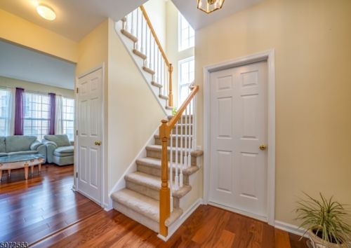 4 Green Hill Rd, Hackettstown, NJ 07840-5687