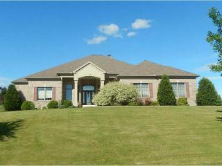 905 Gateway Cir, Greensburg, PA 15601-7772