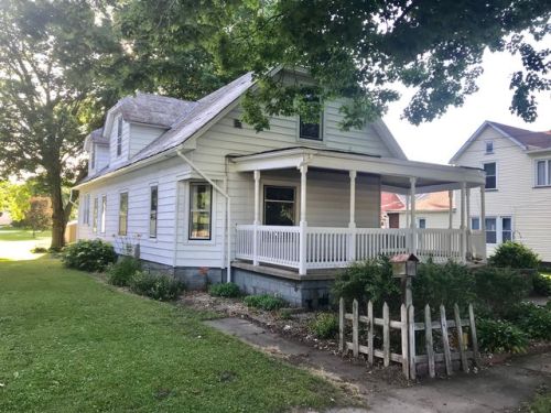 140 Sycamore St, Tiskilwa, IL 61368-9684