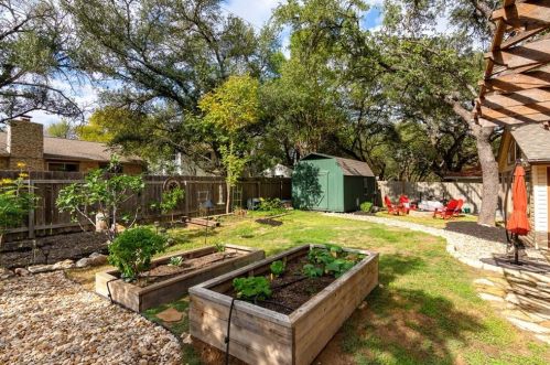 11410 Catalonia Dr, Austin TX  78759-4916 exterior