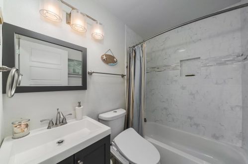 2116 Rockwood Dr, Carrollton TX 75007-5723 exterior