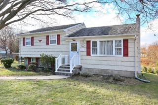 66 Railroad Ave, Mahwah, NJ 07430-1712
