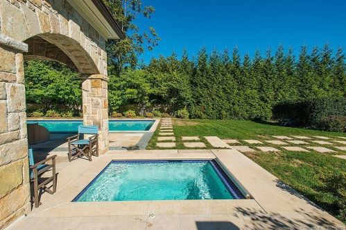 25 Field Point Dr, Greenwich, CT 06830-7013