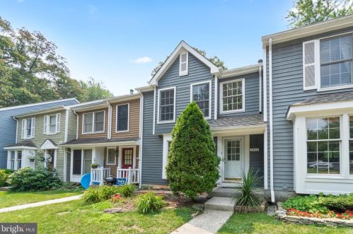 1523 Twisted Oak Dr, Herndon, VA 20194-1540