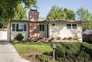 4328 Canyon Crest Rd, Altadena, CA 91001-3720