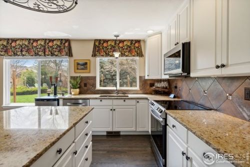 5423 Hunter Dr, Fort Collins CO  80528-9391 exterior