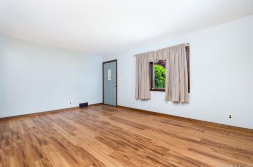 33 Grove Cir, Milford, CT 06460-5054