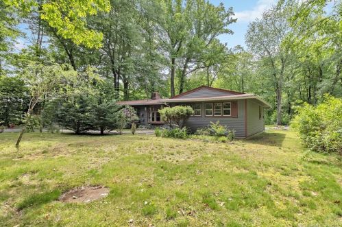 57 Lovers Ln, Upper Stepney, CT 06468-1852
