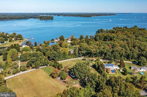 6482 Shady Side Rd, Shady Side MD 20764-9715 exterior