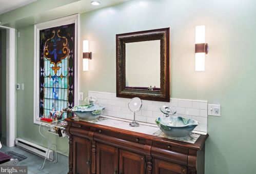 758 10th St, Philadelphia PA 19123-1966 exterior