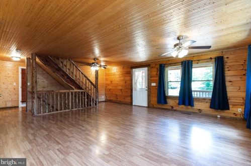 593 George James Loop, Radiant, VA 22732-3271