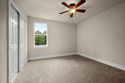 302 Brk Holw Dr, Conroe TX  77385-9107 exterior