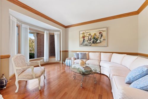 6870 Fieldstone Dr, Willowbrook IL  60527-6968 exterior