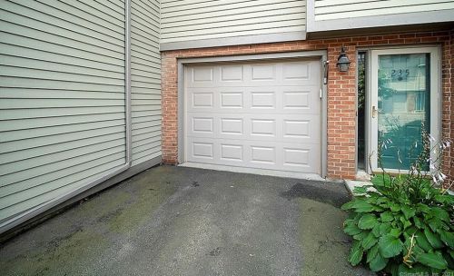 235 Metacomet Dr, Meriden, CT 06450-3571