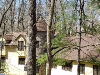 93 Jacobs Creek Rd, Trenton NJ  08628-1705 exterior