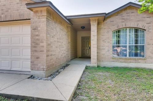 339 Oxford Dr, Uhland TX  78640-5795 exterior