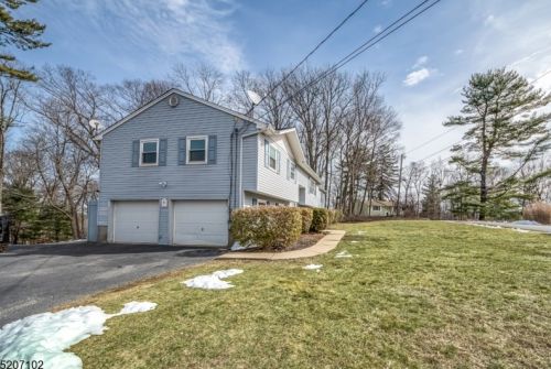 41 Falcon Dr, Mount Olive, NJ 07828-2629