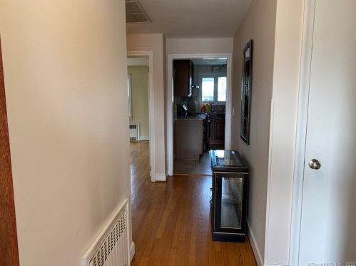 43 Maxwell Dr, Hartford, CT 06107-1435