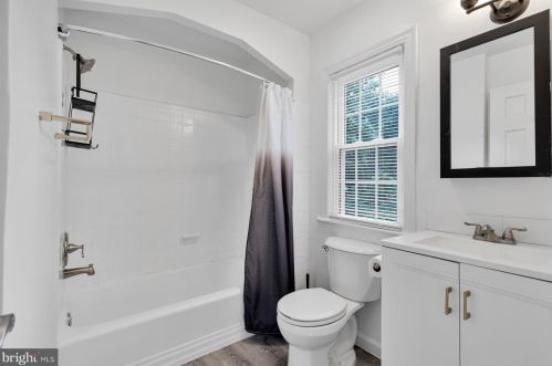 618 Wayne Ave, Silver Spring MD  20910-5556 exterior