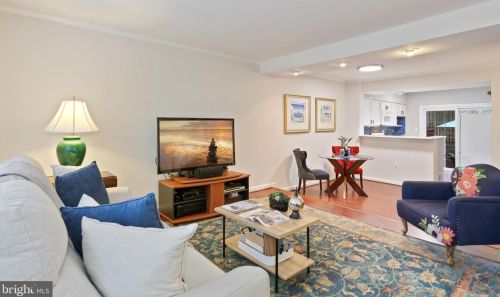 6156 Glen Eagles Ct, Falls Church, VA 22044-2563