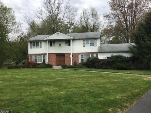 13 Green Hickory Hl, Scotch Plains, NJ 07076-2918