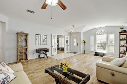 8722 Copano Dr, Austin TX  78749-3627 exterior