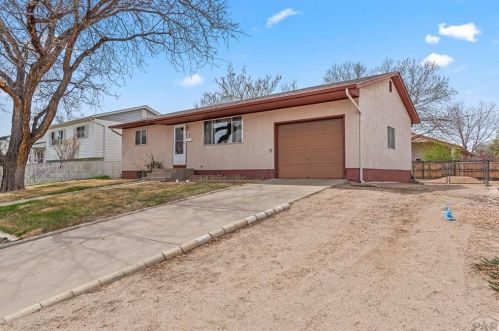 1 Chestnut Dr, Pueblo, CO 81005-1503
