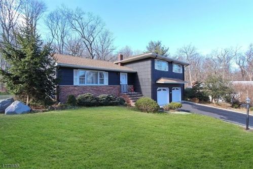 1136 Saddlebrook Rd, Mountainside, NJ 07092-1513