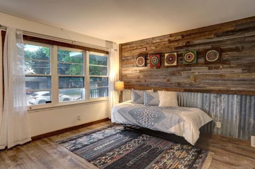 4616 Selkirk Dr, Fort Worth TX  76109-5042 exterior