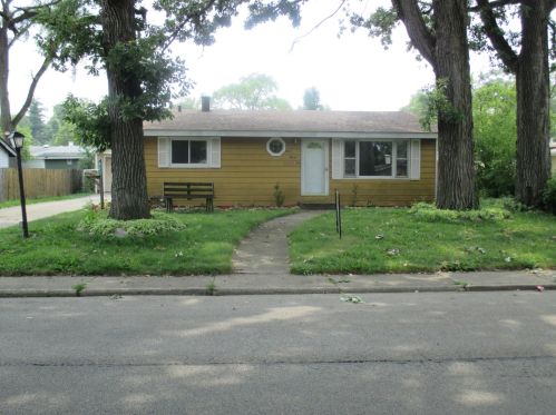 421 Blackhawk Ave, Carpentersville, IL 60110-1311