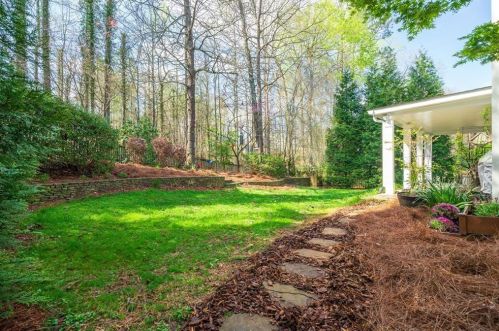1075 Queensgate Dr, Smyrna GA  30082-6400 exterior