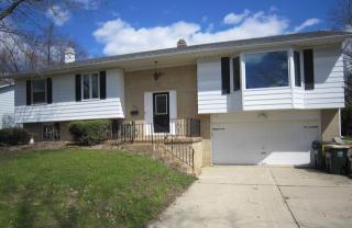 895 Hillandale Dr, Antioch, IL 60002-1103