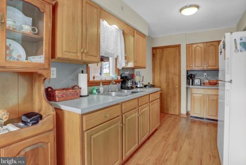 20 Lincoln Dr, Hanover PA 17331-4906 exterior