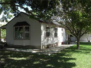 58 E St, Ephrata, WA 98823-1952
