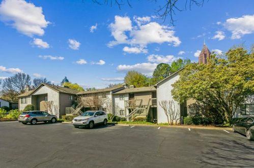 33 Finch Trl, Atlanta GA  30308-2418 exterior