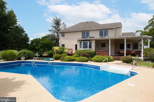 32 Buttonwood Dr, Pilesgrove, NJ 08098-2434