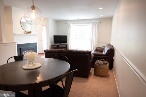 7811 Harrowgate Cir, Springfield, VA 22152-3815