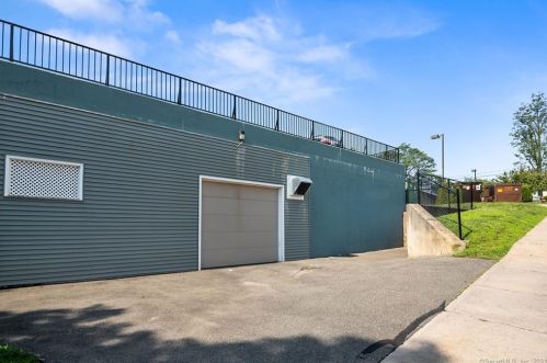 234 Main St, Middletown CT  06457-3439 exterior