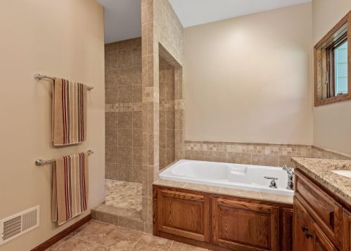 2200 Hadley St, Saint Paul MN  55119-5386 exterior