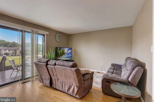 4 Crawford Ct, Trenton NJ  08690-3618 exterior