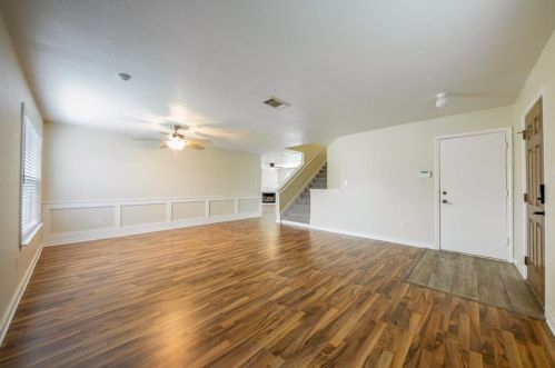 386 Siebert Dr, Uhland TX  78640-5085 exterior