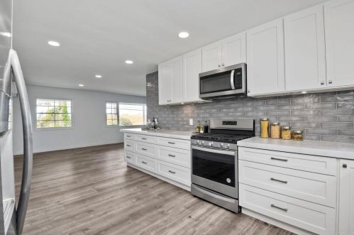 2459 Alta Vista Dr, Vista CA  92084-7028 exterior